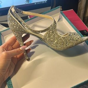 Size 8.5 Betsy Johnson wedding shoe.
